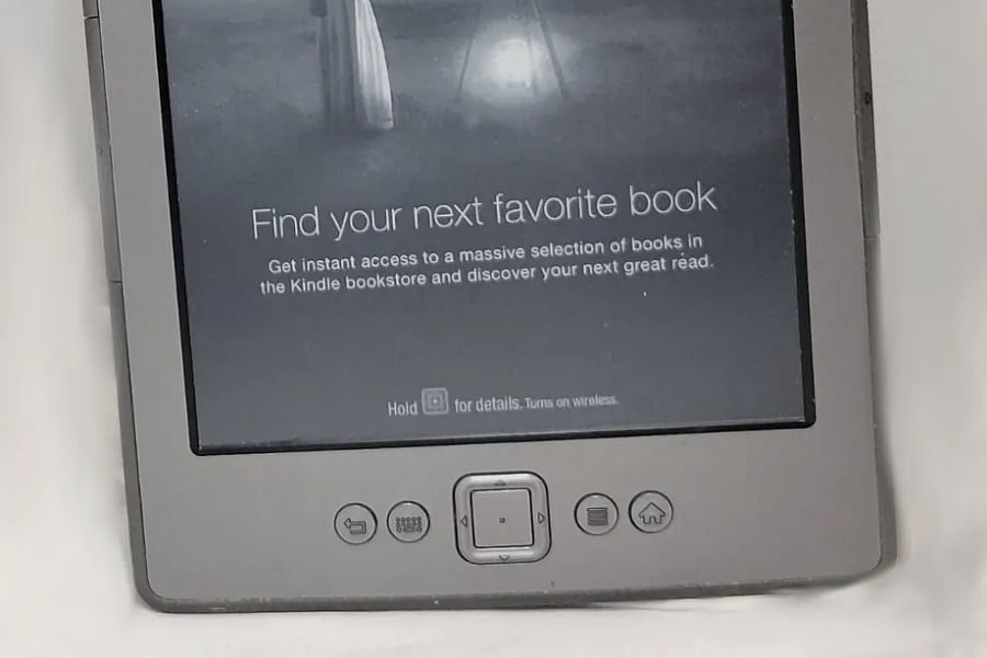 eReader with easy-to-use bookstore